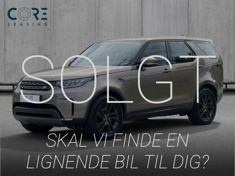 Brunmetal Land Rover Discovery 5 TD6 SE aut. fra 2017 parkeret foran en betonmur. CORE Leasing A/S er eksperter i Land Rover leasing.