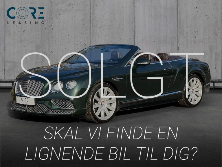 Grønmetal Bentley Continental GTC V8 S aut. fra 2016 parkeret foran en betonmur. CORE Leasing A/S er eksperter i Bentley leasing.