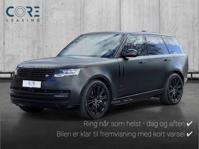 Sort Land Rover Range Rover P510e HSE aut. fra 2023 parkeret foran en betonmur. CORE Leasing A/S er eksperter i Land Rover leasing.