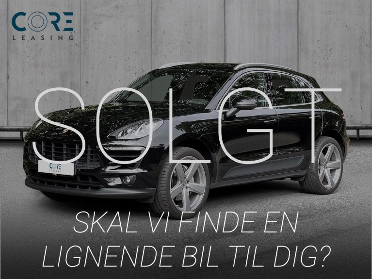 Sortmetal Porsche Macan S PDK fra 2017 parkeret foran en betonmur. CORE Leasing A/S er eksperter i Porsche leasing.