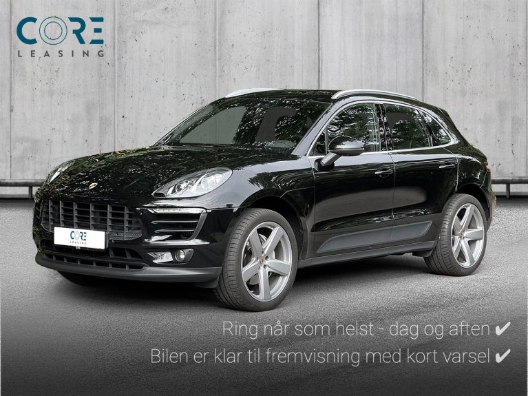 Sortmetal Porsche Macan S PDK fra 2017 parkeret foran en betonmur. CORE Leasing A/S er eksperter i Porsche leasing.