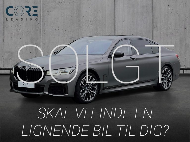 Gråmetal BMW 750Li Connected xDrive aut. fra 2021 parkeret foran en betonmur. CORE Leasing A/S er eksperter i BMW leasing.