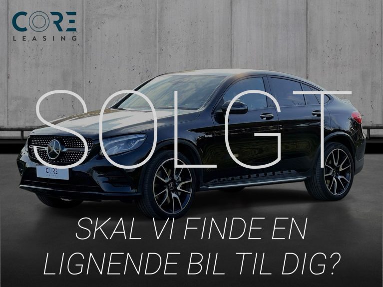 Sortmetal Mercedes GLC43 AMG Coupé aut. 4Matic fra 2017 parkeret foran en betonmur. CORE Leasing A/S er eksperter i Mercedes leasing.