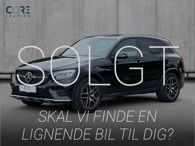 Sortmetal Mercedes GLC43 AMG aut. 4Matic fra 2016 parkeret foran en betonmur. CORE Leasing A/S er eksperter i Mercedes leasing.