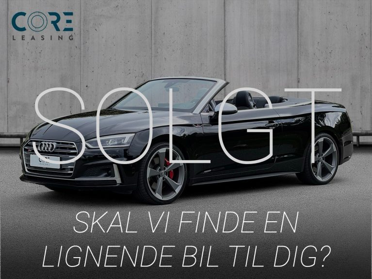 Sortmetal Audi S5 TFSi Cabriolet quattro Tiptr. fra 2018 parkeret foran en betonmur. CORE Leasing A/S er eksperter i Audi leasing.